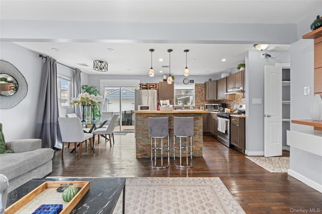 960 Clyde Road, North Baldwin, NY 11510