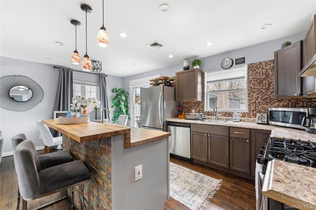960 Clyde Road, North Baldwin, NY 11510