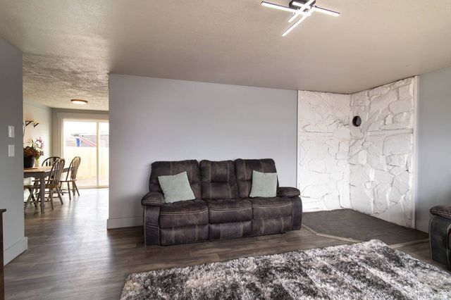 655 W 400 S, Tremonton, UT 84337