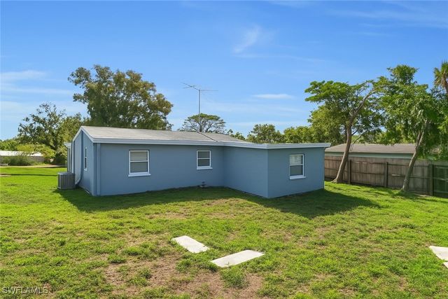 3847 Maxine ST, Fort Myers, FL 33901