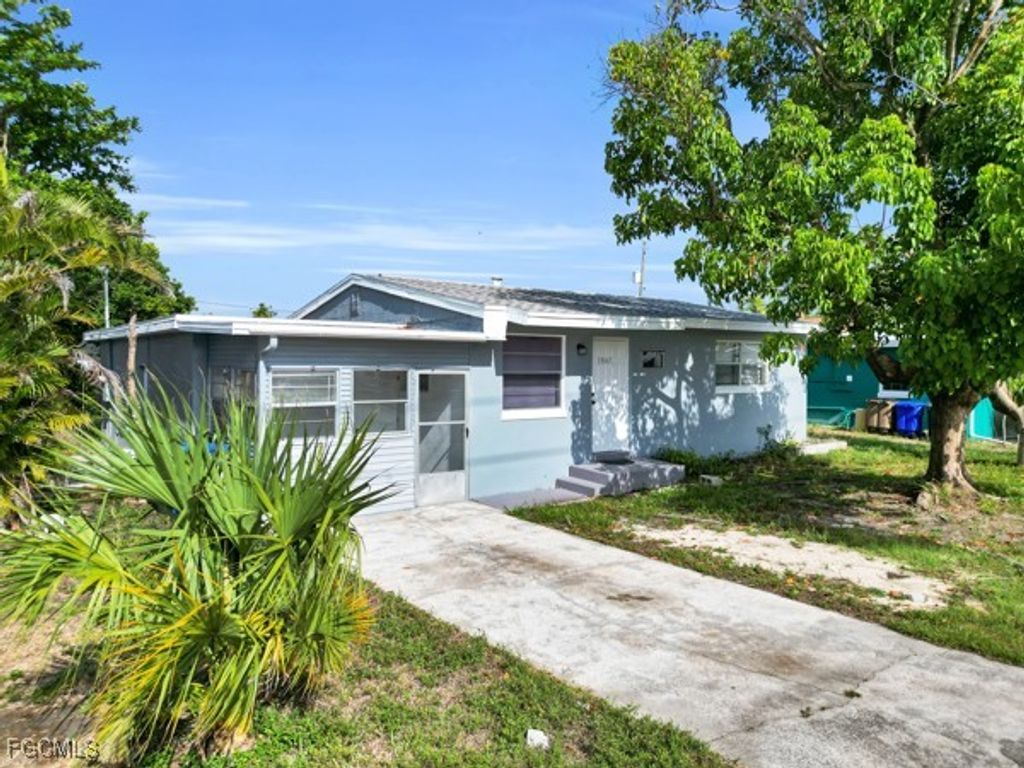 3847 Maxine ST, Fort Myers, FL 33901