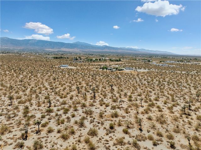 2 Wintergreen Rd, Pinon Hills, CA 92372