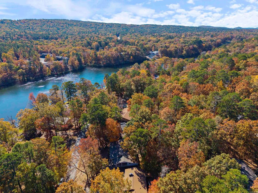 32 S Pego Way, Hot Springs Village, AR 71909