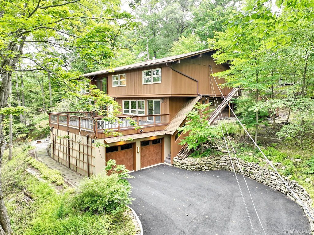 4 Steinway Court, Suffern, NY 10901