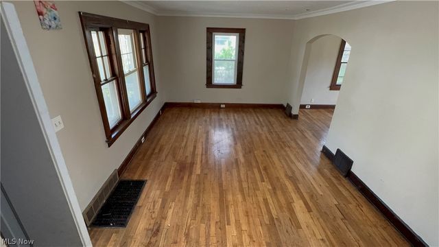 1075 E 177th Street, Cleveland, OH 44119