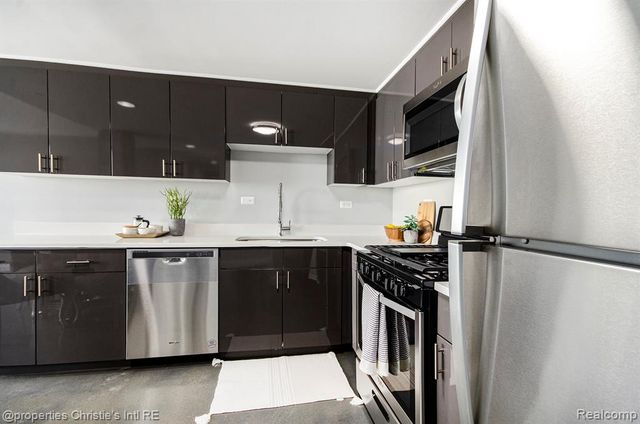 3320 Spinnaker Lane 15B, Detroit, MI 48207