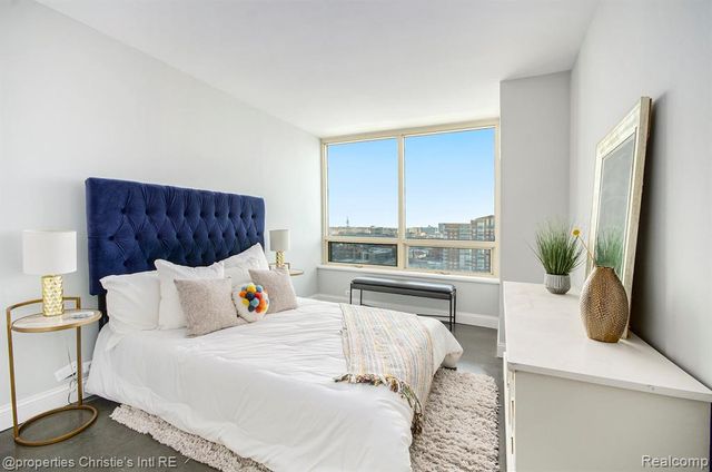 3320 Spinnaker Lane 15B, Detroit, MI 48207