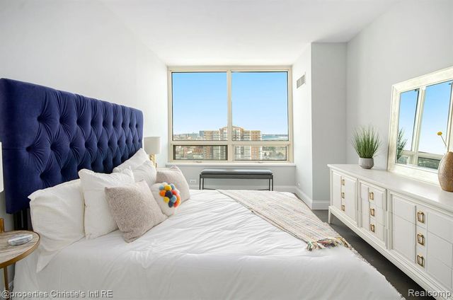 3320 Spinnaker Lane 15B, Detroit, MI 48207