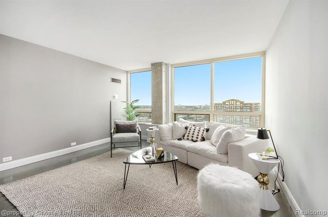 3320 Spinnaker Lane 15B, Detroit, MI 48207