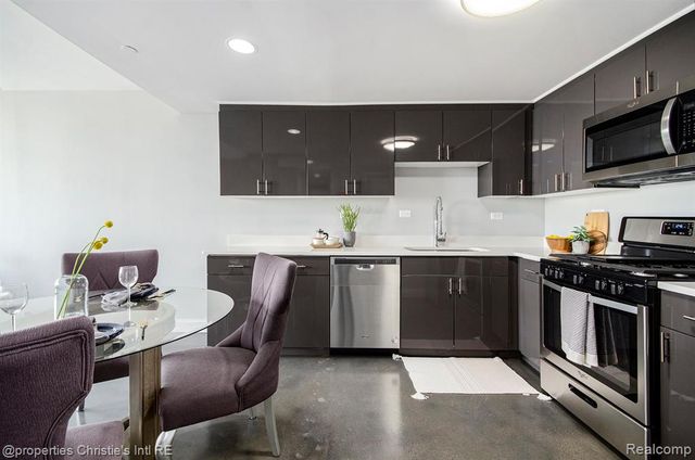 3320 Spinnaker Lane 15B, Detroit, MI 48207