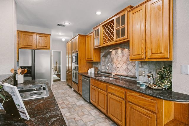 2400 Dunes DR, Pflugerville, TX 78660