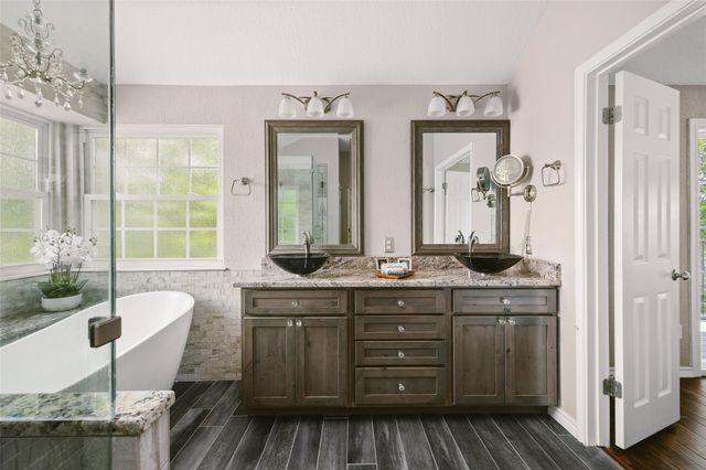 2400 Dunes DR, Pflugerville, TX 78660