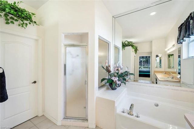 25240 Bay Cedar DR, Bonita Springs, FL 34134