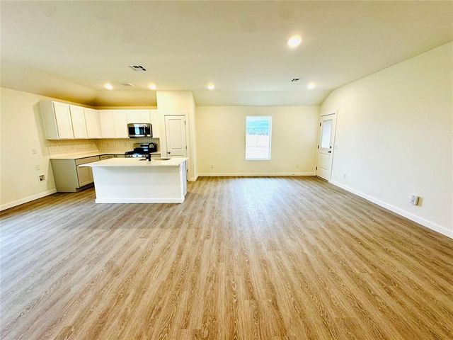 3140 Pennington Street, Harrah, OK 73045