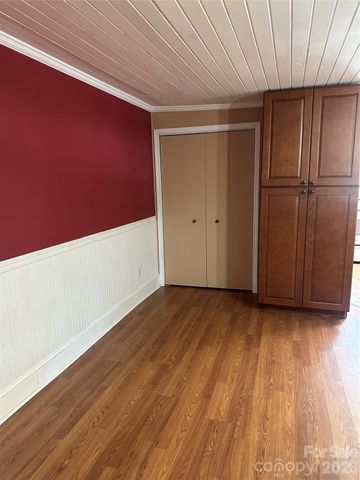 1407 N College Avenue, Newton, NC 28658