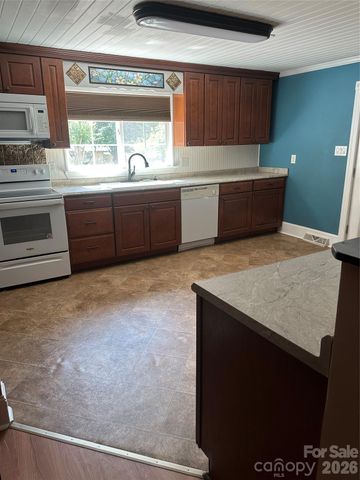 1407 N College Avenue, Newton, NC 28658