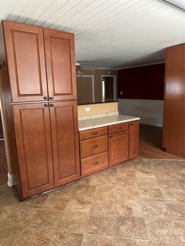 1407 N College Avenue, Newton, NC 28658