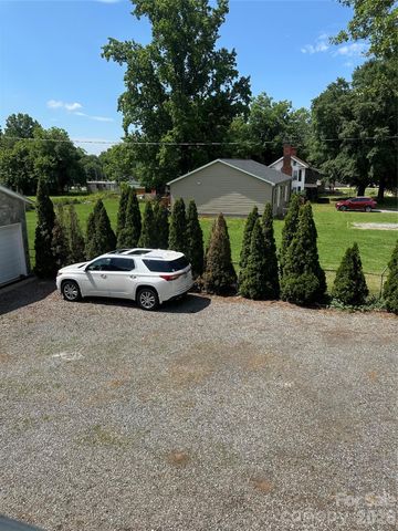 1407 N College Avenue, Newton, NC 28658