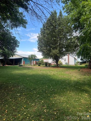 1407 N College Avenue, Newton, NC 28658