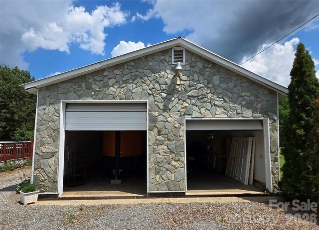 1407 N College Avenue, Newton, NC 28658