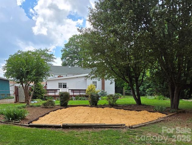 1407 N College Avenue, Newton, NC 28658