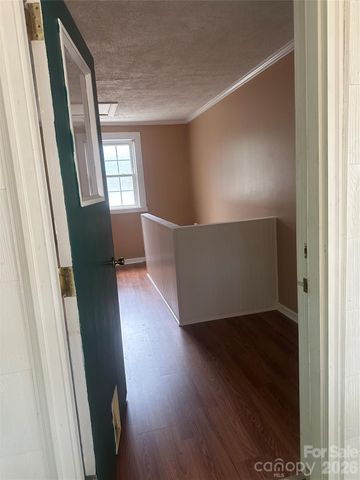 1407 N College Avenue, Newton, NC 28658