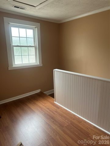 1407 N College Avenue, Newton, NC 28658