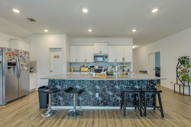 423 Bluejack WAY, Hutto, TX 78634