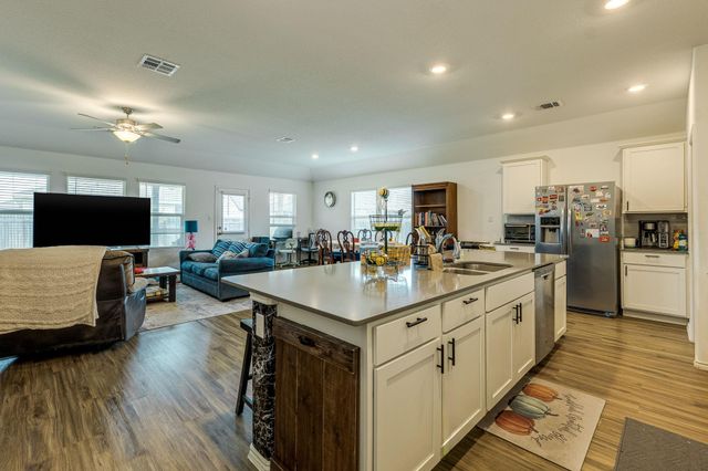 423 Bluejack WAY, Hutto, TX 78634