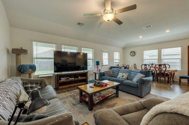 423 Bluejack WAY, Hutto, TX 78634