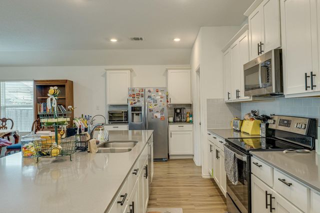423 Bluejack WAY, Hutto, TX 78634
