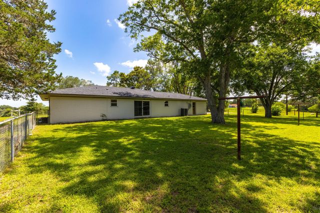 3505 Brunes Mill Road, Columbus, TX 78934