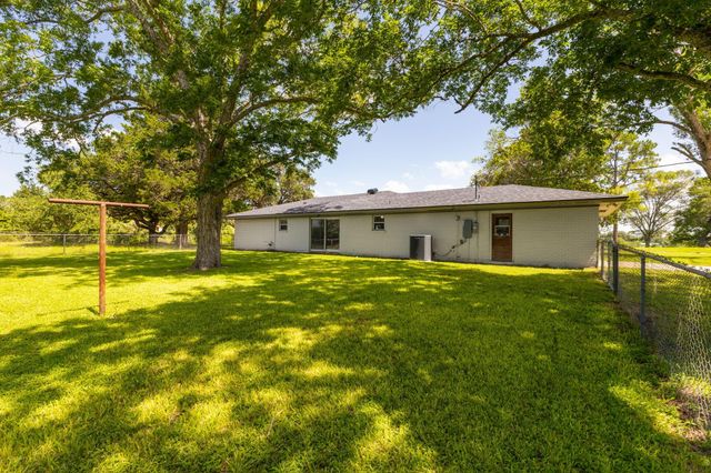 3505 Brunes Mill Road, Columbus, TX 78934