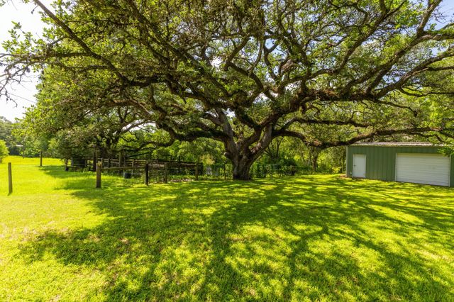 3505 Brunes Mill Road, Columbus, TX 78934