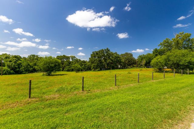 3505 Brunes Mill Road, Columbus, TX 78934