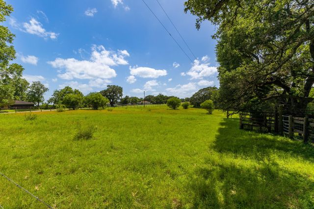 3505 Brunes Mill Road, Columbus, TX 78934