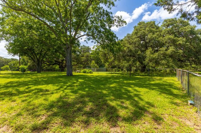 3505 Brunes Mill Road, Columbus, TX 78934