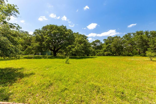 3505 Brunes Mill Road, Columbus, TX 78934
