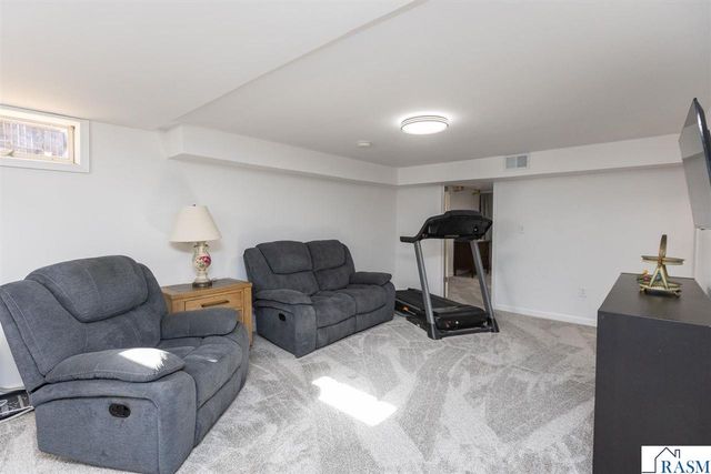 301 Nottingham Court, North Mankato, MN 56003