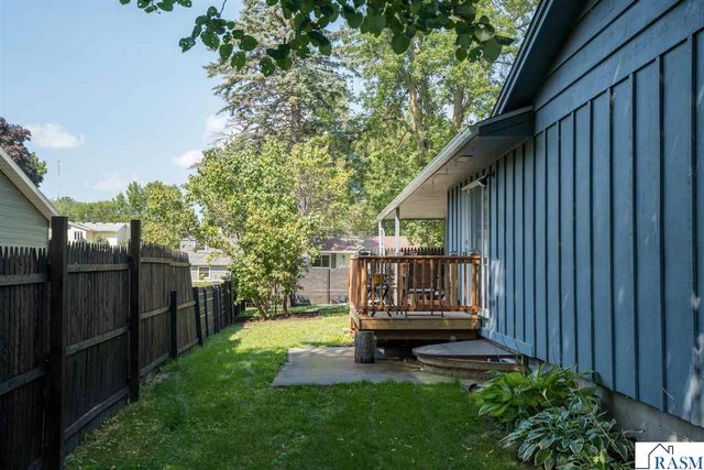 301 Nottingham Court, North Mankato, MN 56003