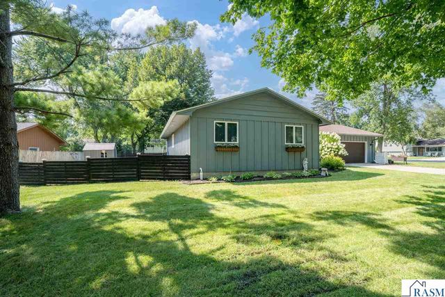 301 Nottingham Court, North Mankato, MN 56003