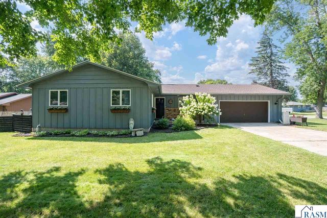 301 Nottingham Court, North Mankato, MN 56003