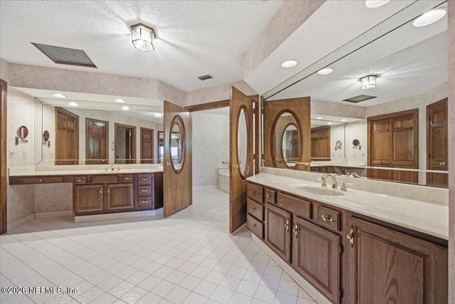 4501 ORTEGA FARMS Circle, Jacksonville, FL 32210