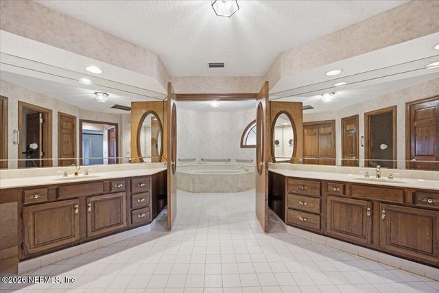 4501 ORTEGA FARMS Circle, Jacksonville, FL 32210