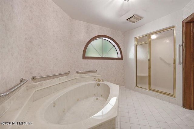 4501 ORTEGA FARMS Circle, Jacksonville, FL 32210