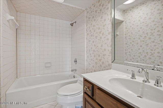 4501 ORTEGA FARMS Circle, Jacksonville, FL 32210