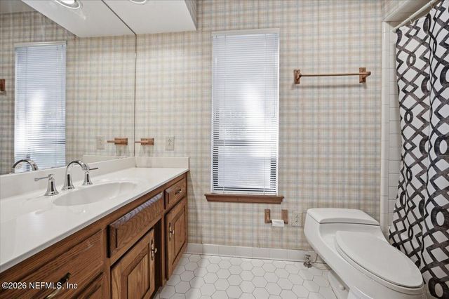 4501 ORTEGA FARMS Circle, Jacksonville, FL 32210