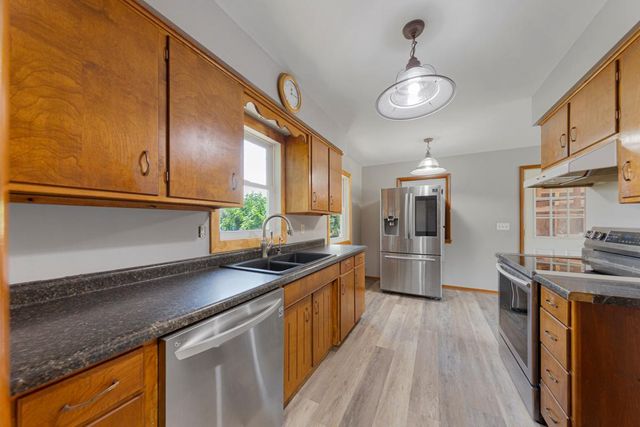 1032 Valley View Road, Faribault, MN 55021