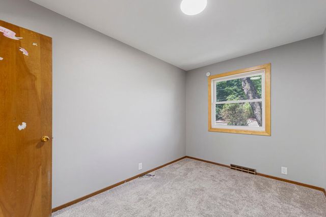 1032 Valley View Road, Faribault, MN 55021