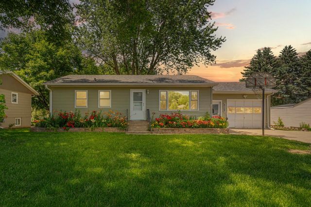 1032 Valley View Road, Faribault, MN 55021